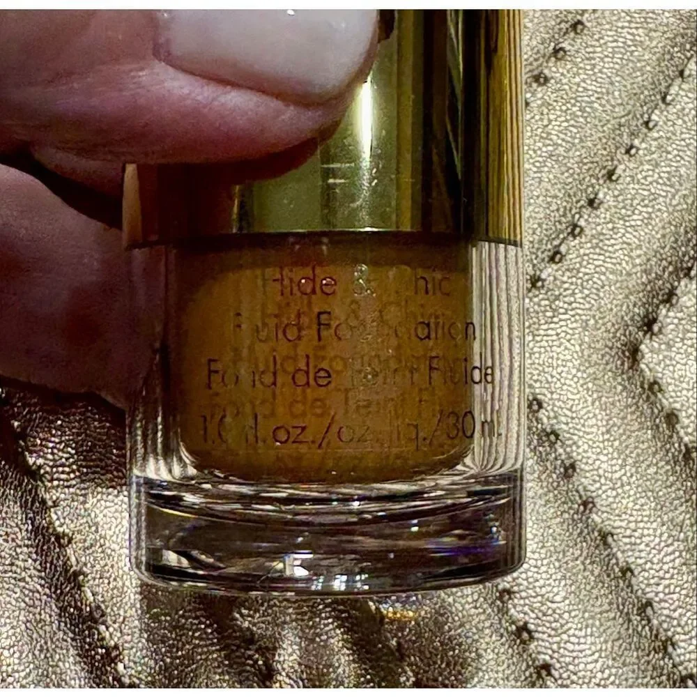 STILA - NWTIB - Hide & Chic Fluid Foundation in Tan/Deep 4.